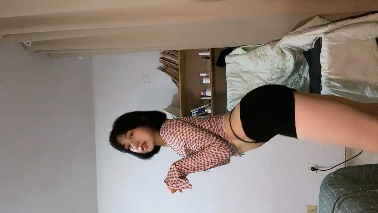 短发邻家小妹 百灵鸟20220722