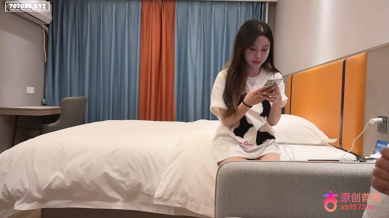 杏吧鸠摩智EP12-大学生兼职外围，口活非常好，身体敏感一碰就水，上位表情超骚超主动20250407