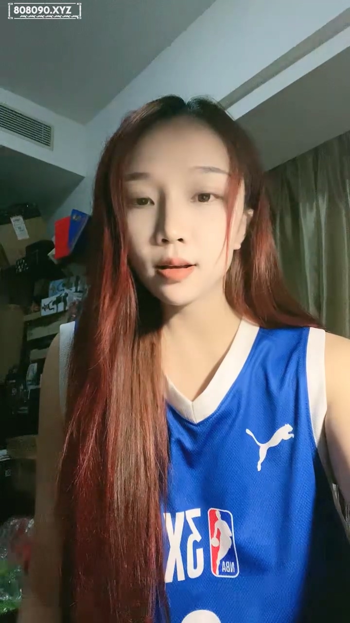 时尚御姐化身篮球少女美胸深穴20250731