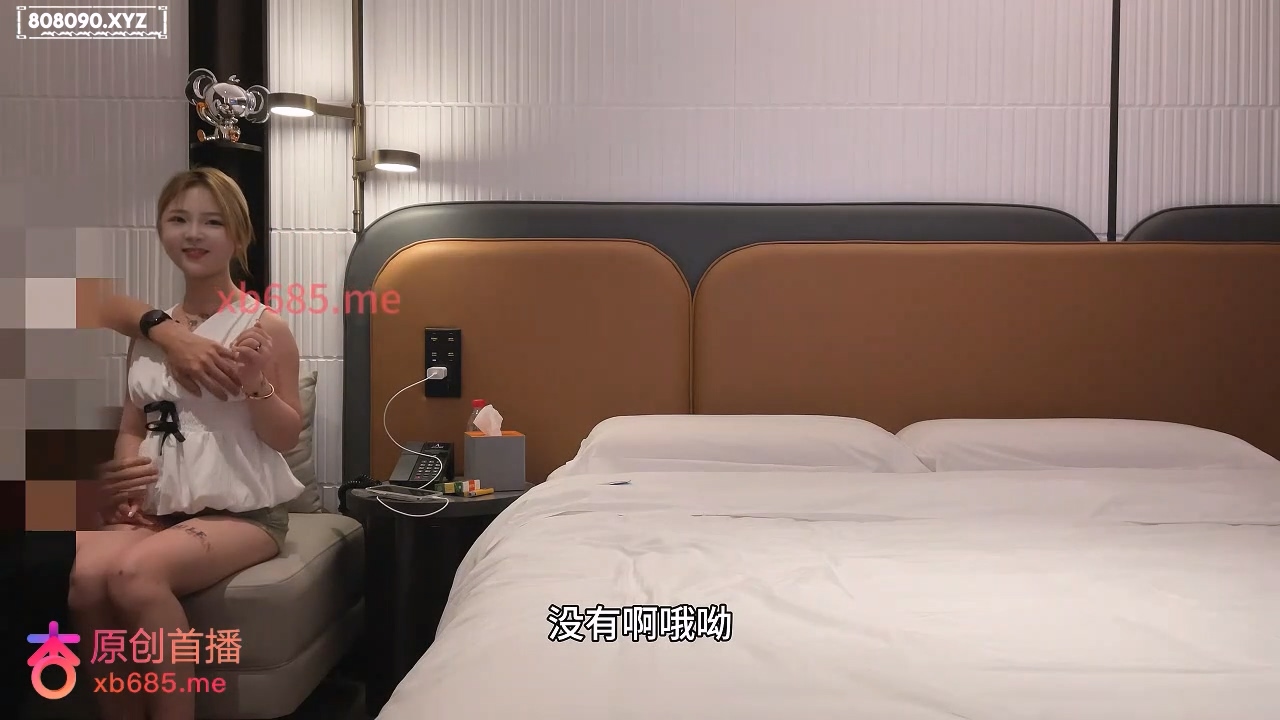 杏吧成昆EP3-刚满十八岁的小妹，听经纪人说会喷水，挺骚不穿内衣出没20250814